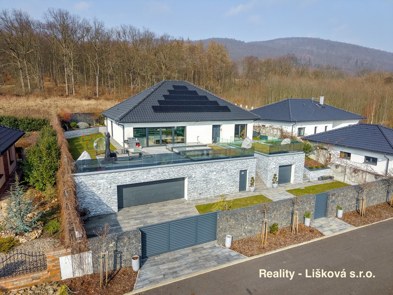 tn_zoom_filename_34160