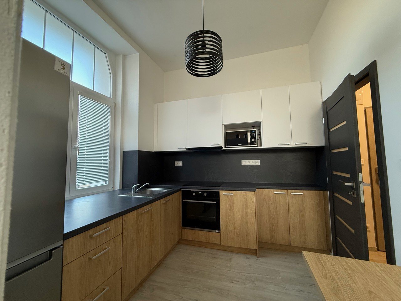 tn_zoom_filename_33950